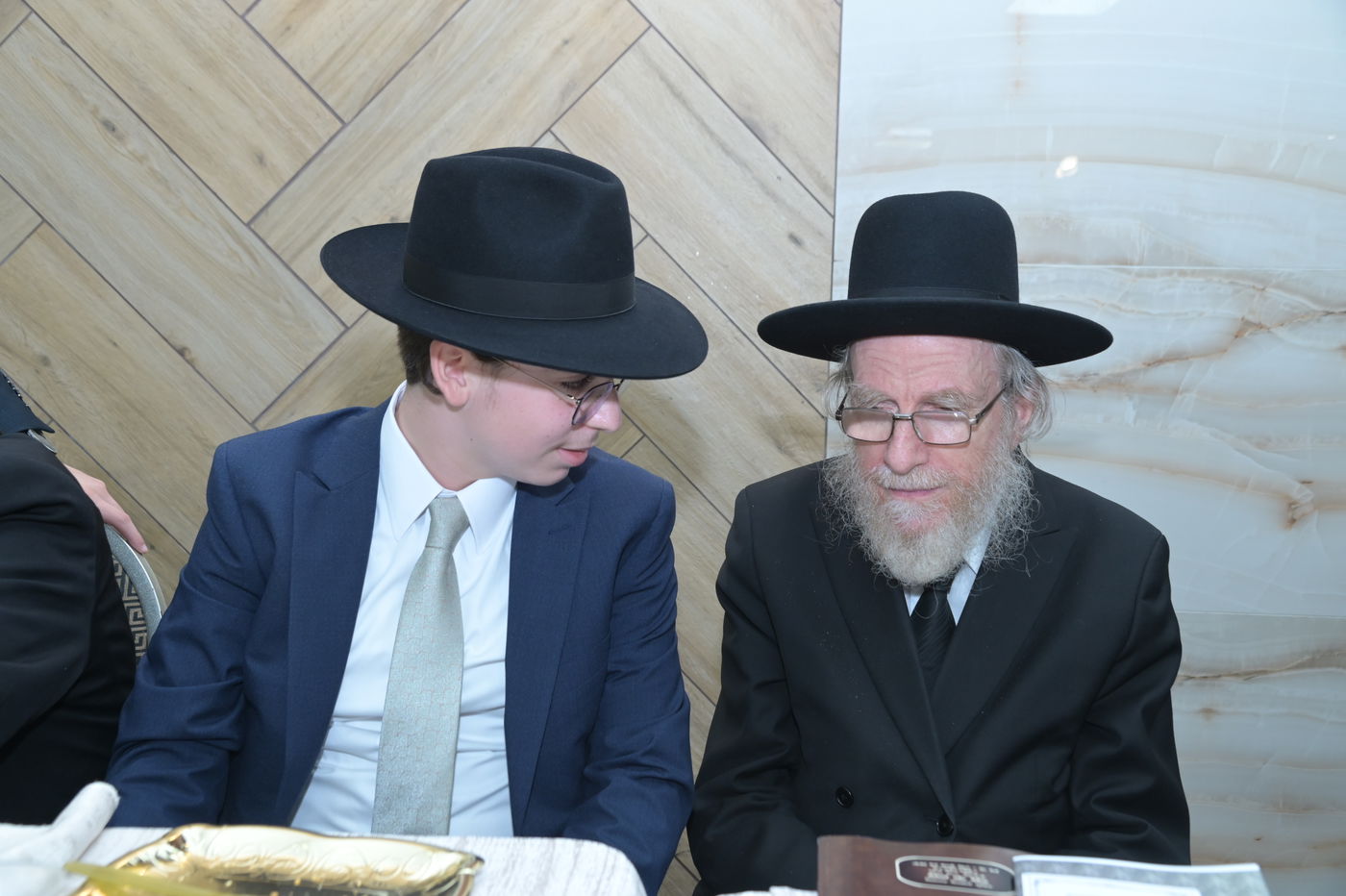 הגאון רבי ירחמיאל אונגרישר בשמחת בר המצווה לנכד הגר"י אדלשטיין והגר"צ רוטנברג