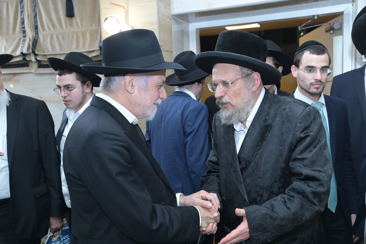 האדמו"ר מאנטניא בשמחת בר המצווה לנכד הגר"י אדלשטיין והגר"צ רוטנברג