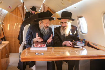 מסע האדמורי"ם מבאבוב 45 וגיסו האדמו"ר מראחמיסטריווקא לשיקאגו 