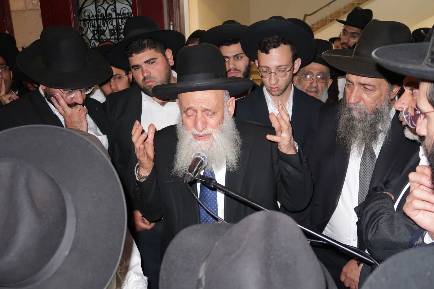 מסע הלויית הגאון רבי שאול צדקה זצ"ל