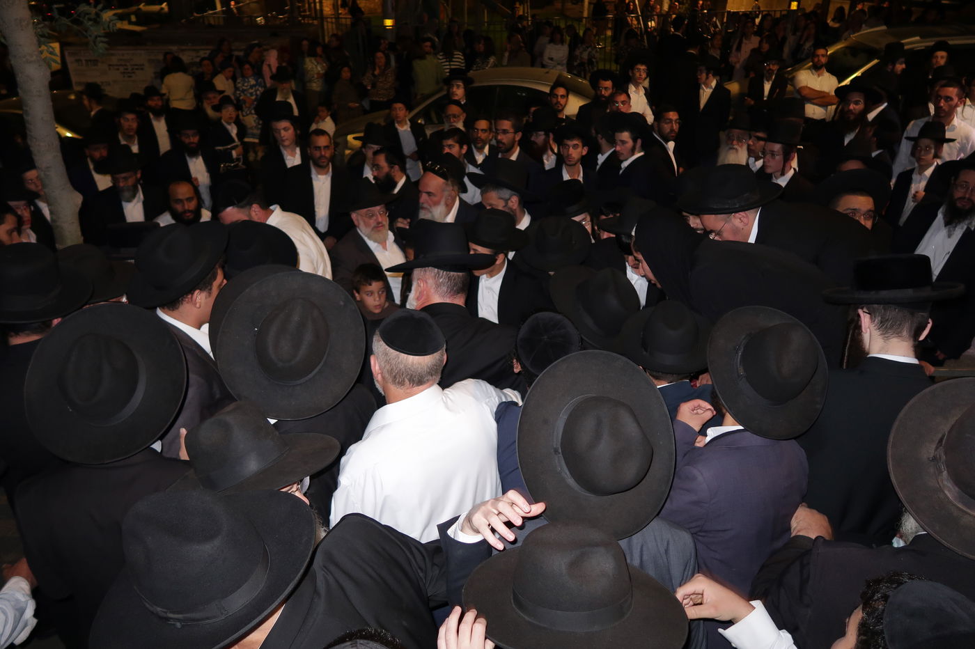 מסע הלויית הגאון רבי שאול צדקה זצ"ל