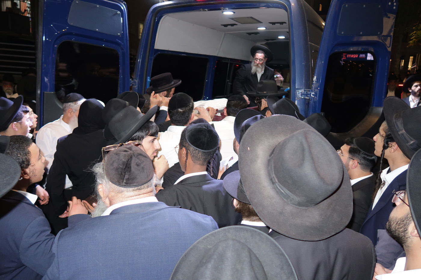 מסע הלויית הגאון רבי שאול צדקה זצ"ל