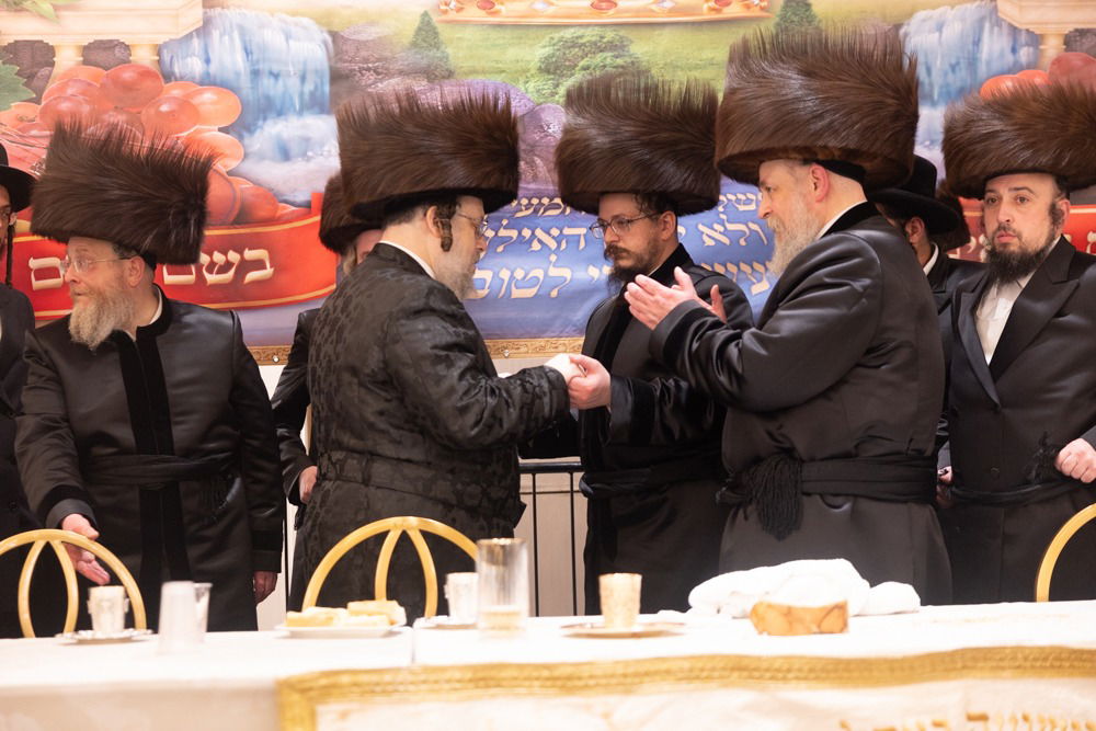 שמחת נישואי בן האדמו"ר מסקווירא ב"פ