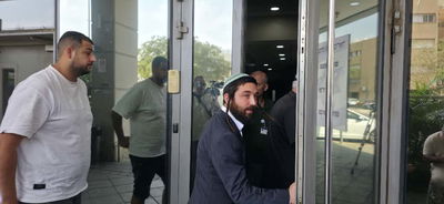 ח"כ צבי סוכות הגיע לחקירה בפרשת שדה תימן | זה מה שאמר בכניסתו