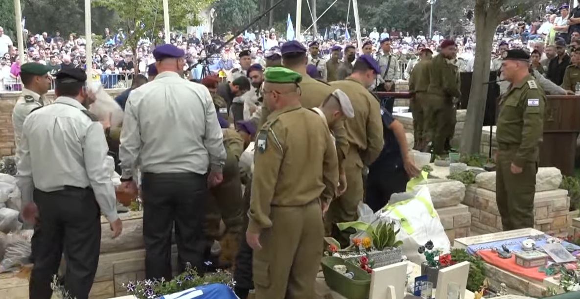 רמטכ"ל אייל זמיר בהלוויה של סגן הדר גולדין הי"ד.