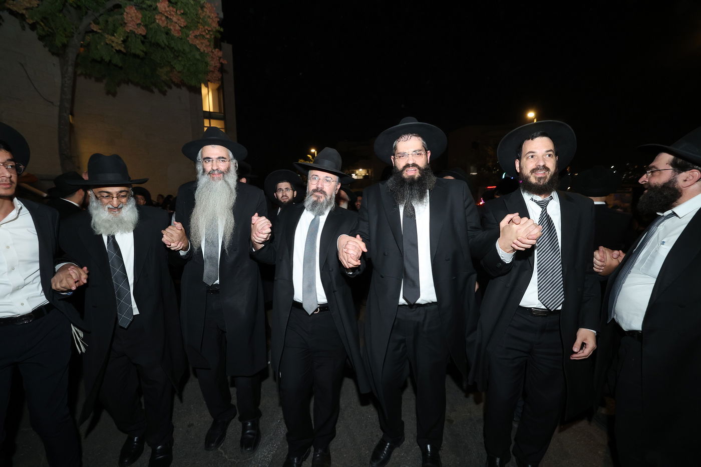 הכנסת ס"ת לישיבת 'אהל תורה'