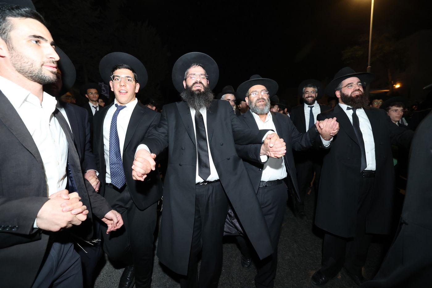 הכנסת ס"ת לישיבת 'אהל תורה'