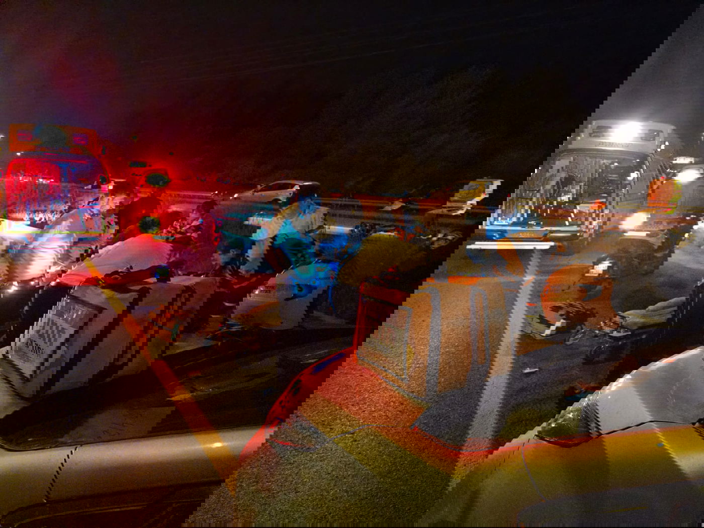 כוחות הצלה בזירת האירוע בכביש 1