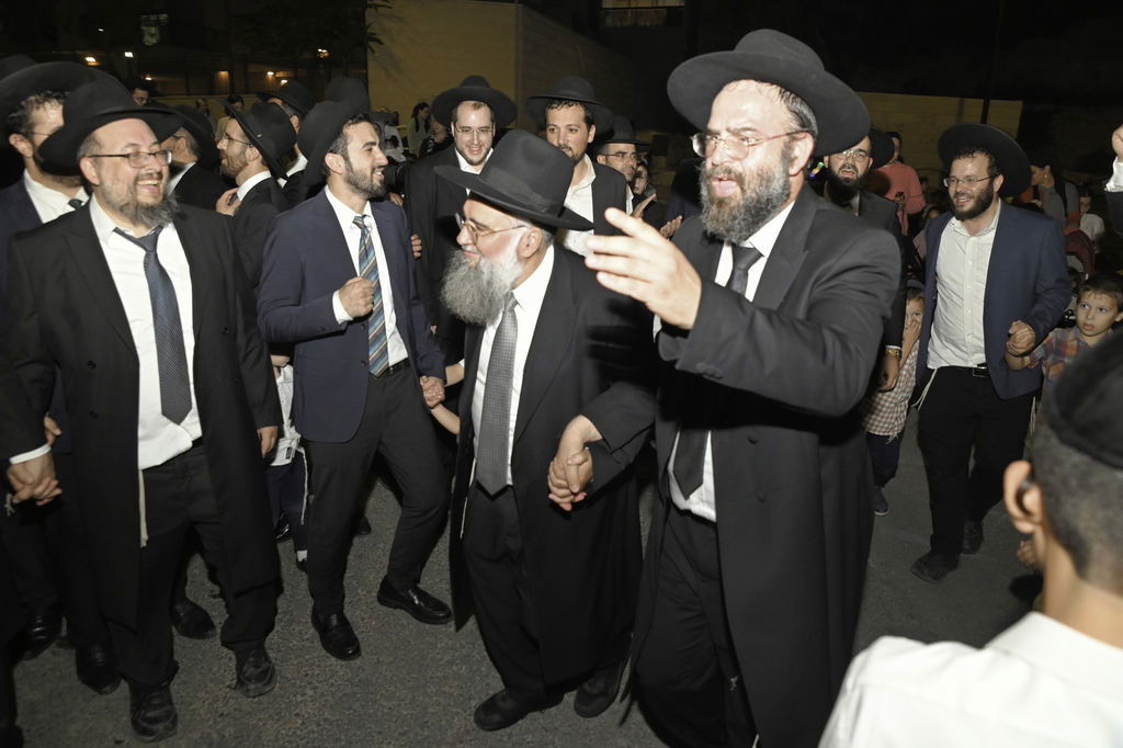 הכנסת ס"ת והכתרת רבי אהרן טולידאנו לרב קהילת אברכים ברכסים