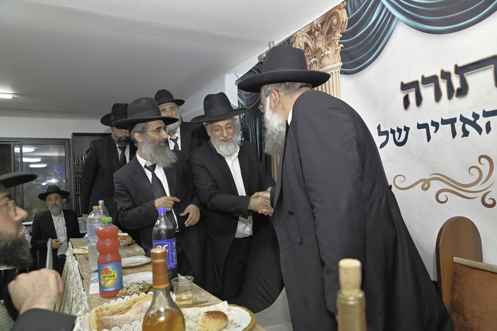 הכנסת ס"ת והכתרת רבי אהרן טולידאנו לרב קהילת אברכים ברכסים