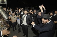 הכנסת ס"ת והכתרת רבי אהרן טולידאנו לרב קהילת אברכים ברכסים