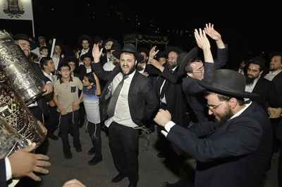 הכנסת ס"ת והכתרת רבי אהרן טולידאנו לרב קהילת אברכים ברכסים