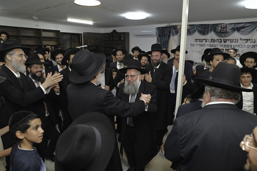 הכנסת ס"ת והכתרת רבי אהרן טולידאנו לרב קהילת אברכים ברכסים