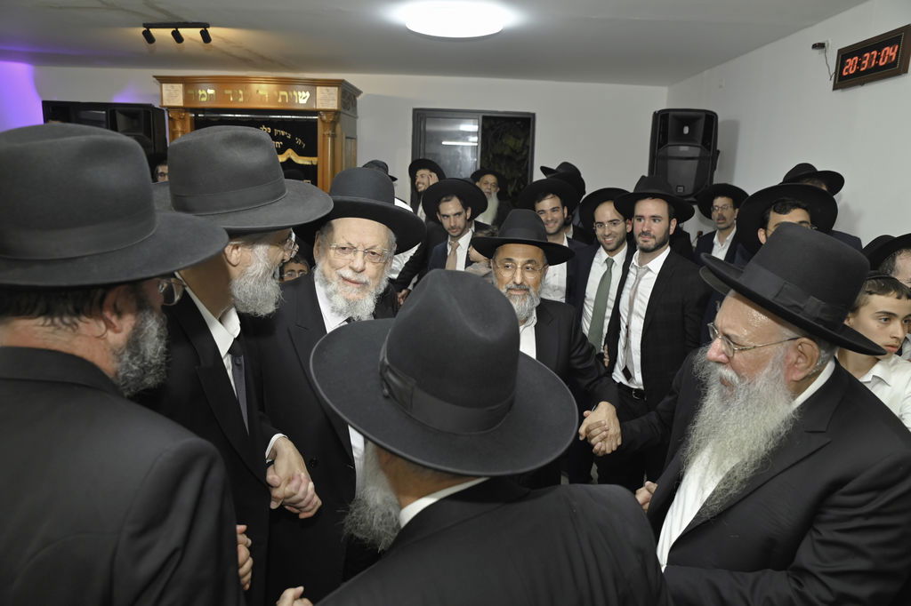 הכנסת ס"ת והכתרת רבי אהרן טולידאנו לרב קהילת אברכים ברכסים