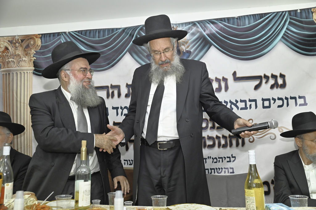 הכנסת ס"ת והכתרת רבי אהרן טולידאנו לרב קהילת אברכים ברכסים