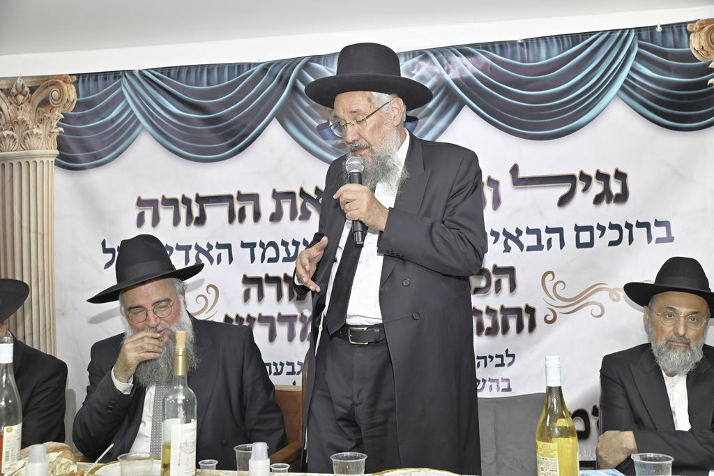 הכנסת ס"ת והכתרת רבי אהרן טולידאנו לרב קהילת אברכים ברכסים