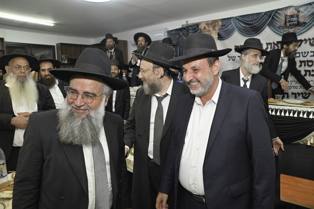 הכנסת ס"ת והכתרת רבי אהרן טולידאנו לרב קהילת אברכים ברכסים