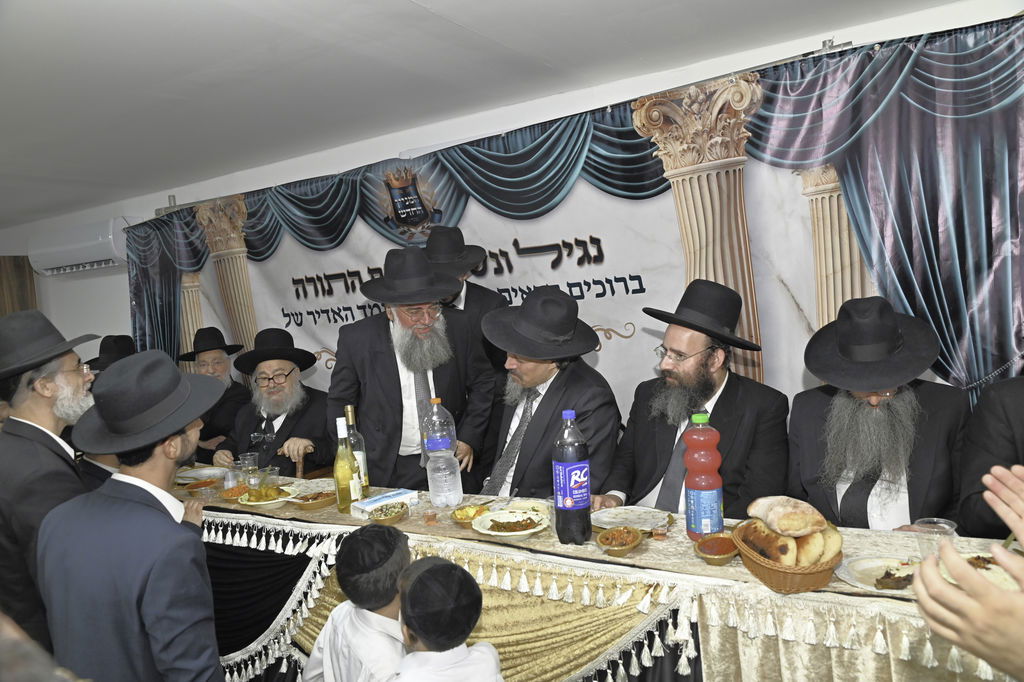 הכנסת ס"ת והכתרת רבי אהרן טולידאנו לרב קהילת אברכים ברכסים