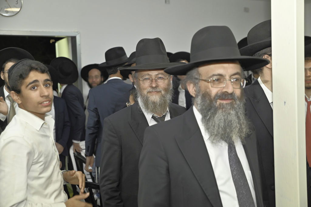 הכנסת ס"ת והכתרת רבי אהרן טולידאנו לרב קהילת אברכים ברכסים