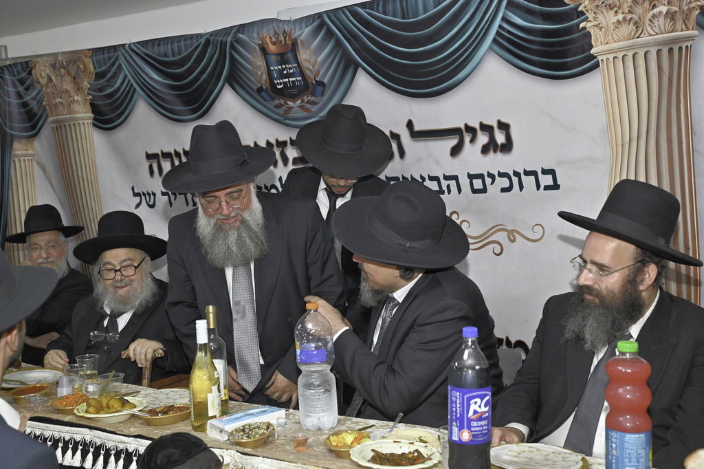 הכנסת ס"ת והכתרת רבי אהרן טולידאנו לרב קהילת אברכים ברכסים