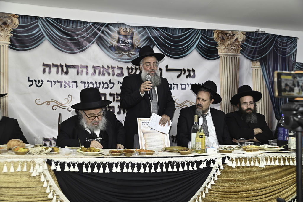 הכנסת ס"ת והכתרת רבי אהרן טולידאנו לרב קהילת אברכים ברכסים