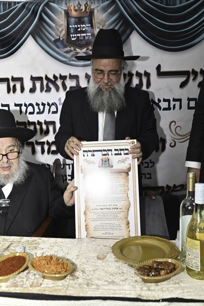 הכנסת ס"ת והכתרת רבי אהרן טולידאנו לרב קהילת אברכים ברכסים