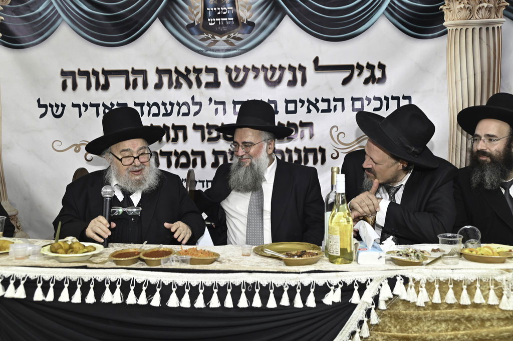 הכנסת ס"ת והכתרת רבי אהרן טולידאנו לרב קהילת אברכים ברכסים