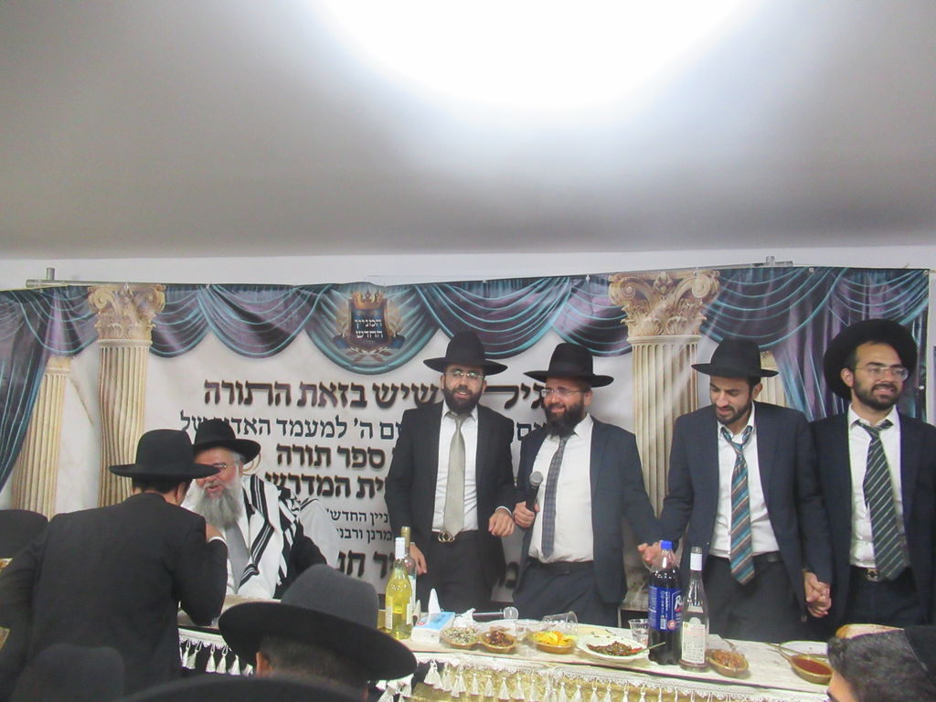 הכנסת ס"ת והכתרת רבי אהרן טולידאנו לרב קהילת אברכים ברכסים