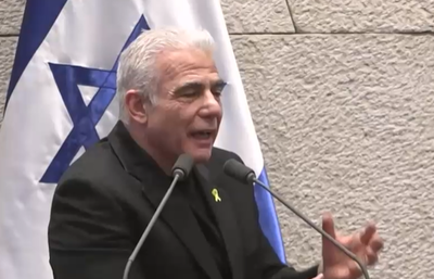 פתאום לפיד נגד אמריקה | צפו במה שאמר במליאה נגד טראמפ; "לא יכול להיות"