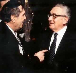 גרינוולד עם מזכיר המדינה הנרי קיסינג'ר  