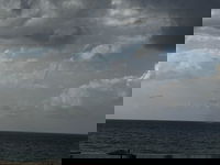 כמעט כמו באמריקה: טורנדו מים נצפה מול חופי ישראל | צפו בתיעוד המרהיב