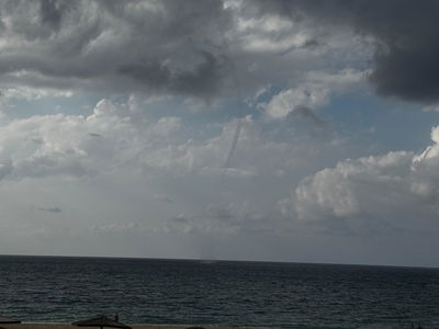 כמעט כמו באמריקה: טורנדו מים נצפה מול חופי ישראל | צפו בתיעוד המרהיב