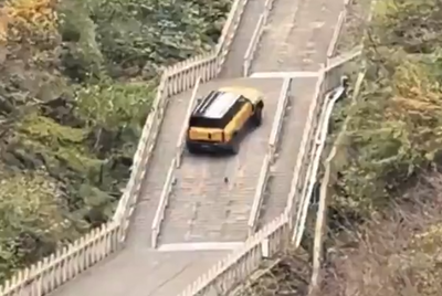 הפרסומת שהסתבכה: רכב סיני צנח במורד "שביל גן העדן" לעיני המצלמות | צפו