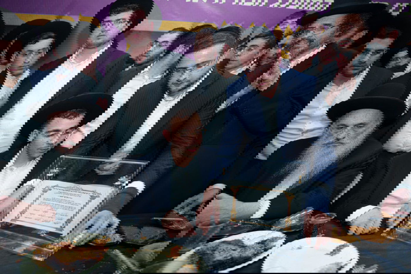 גדולי הדור במכתב חיזוק נדיר לבחור אריאל שמאי; זו המתנה שקיבל