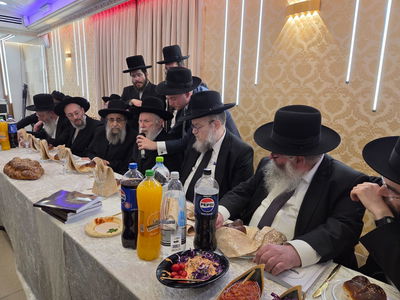 שמחת נישואי נכד הגר"י זילברשטיין