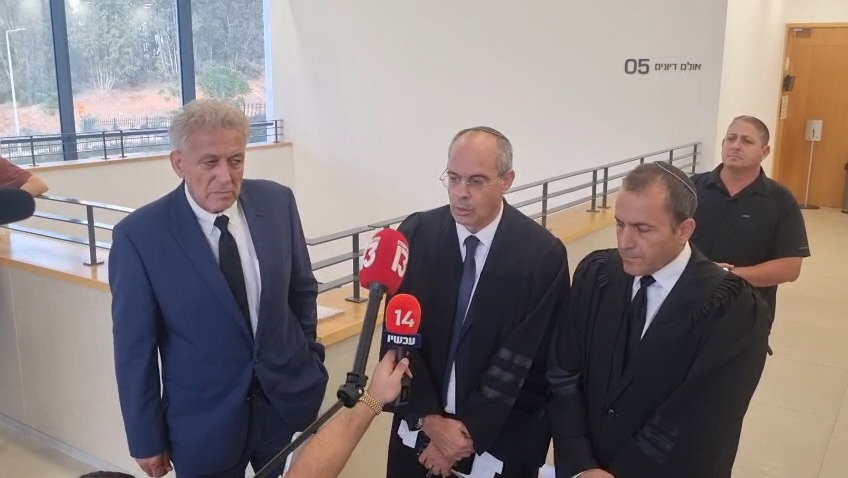 עורכי הדין אחרי הדיון בבית המשפט