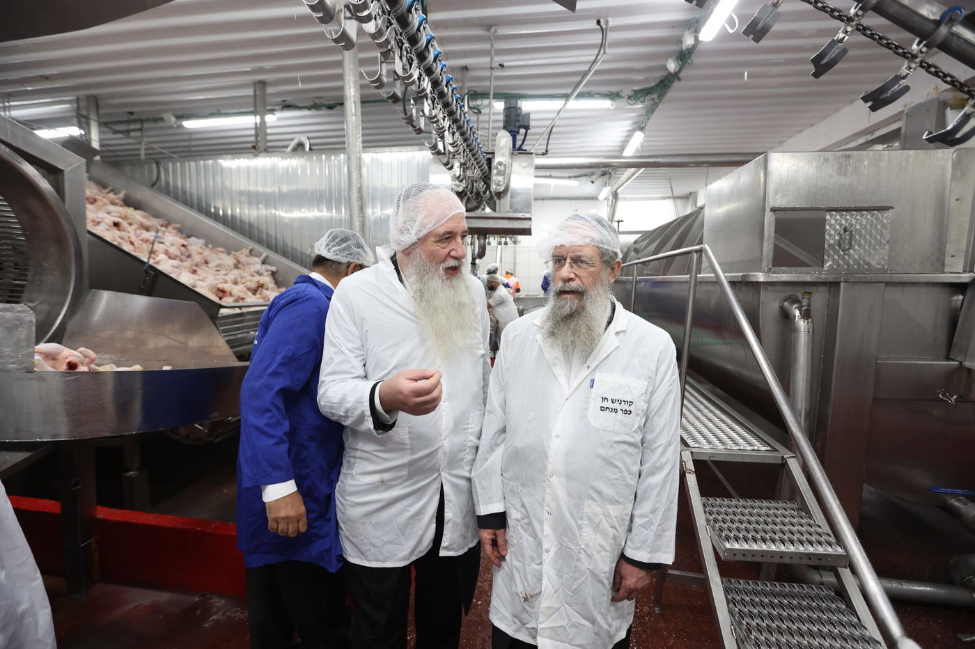  חברי בד"ץ 'נווה ציון' בשחיטת כבשים בספרד 