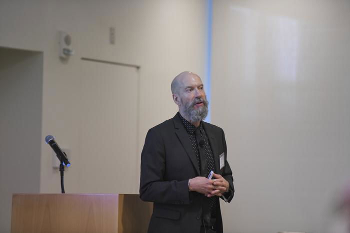 הפרופ' ארל קיי מילר בנאום ב-MIT