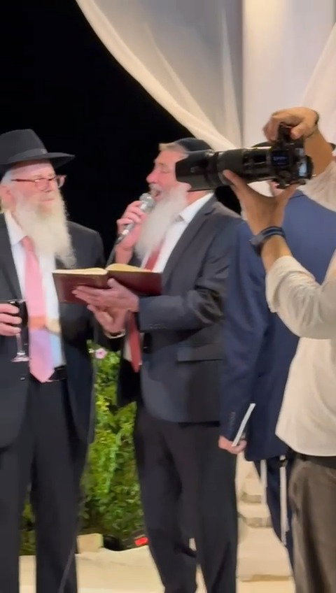 החופה המרגשת