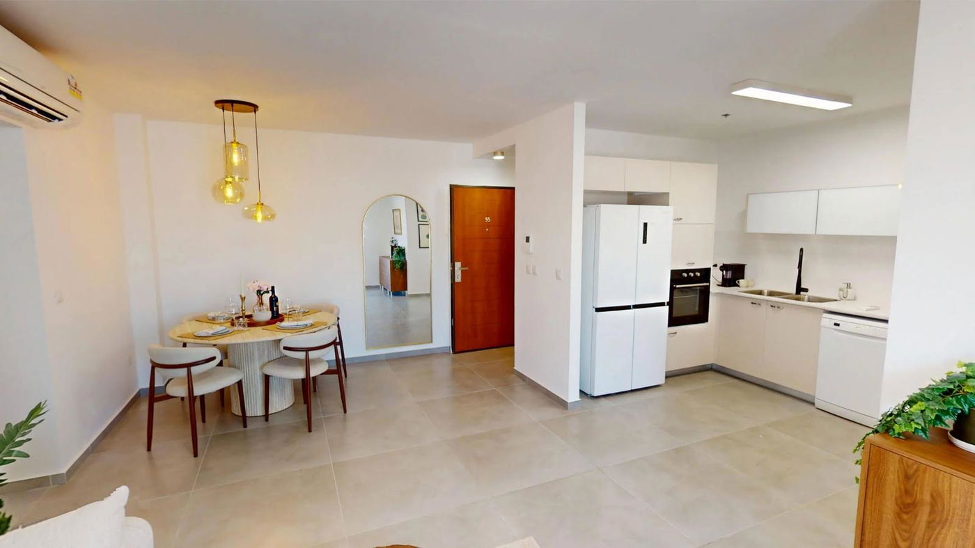 הדירה המדוברת נמצאת בפרויקט חדש ויוקרתי בלב העיר ירושלים, ומרוהטת כולה