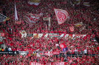 אוהדי כדורגל בשעת משחק