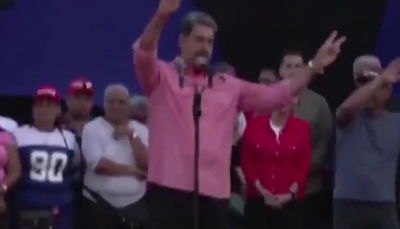 מדורו רקד במחווה ל"שלום" עם טראמפ - נושאת המטוסים ג'רלד פורד הגיעה למרחק תקיפה • צפו