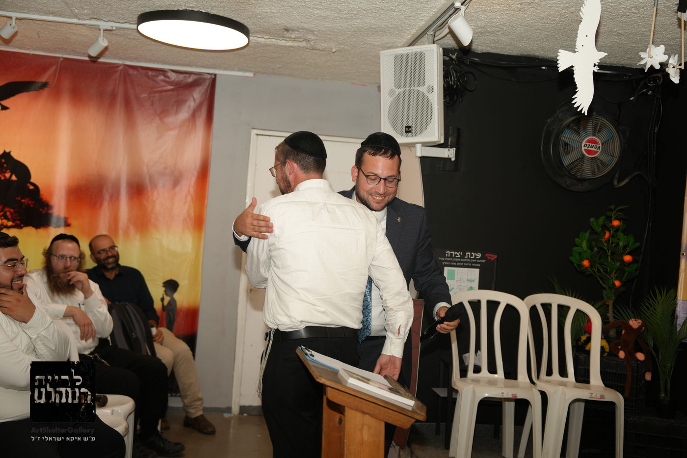 רבי רפאל קוק, חתנא דבי נשיאה לגה"צ רבי דב קוק וישראל שפירא בערב ההשקה לספר 'המקומות הנדירים הקדושים והרטובים בארץ ישראל' בערב ההשקה