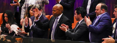 כולם על הרגליים: כך התקבל ראש העיר ניו יורק אריק אדמס בכנסת | צפו