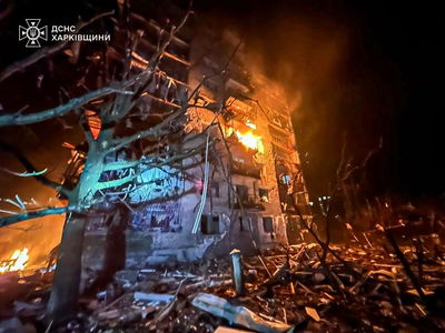 "בניינים שלמים קרסו": מראות של חורבן אחרי פגיעת טיל רוסי - 3 נהרגו | תיעוד 