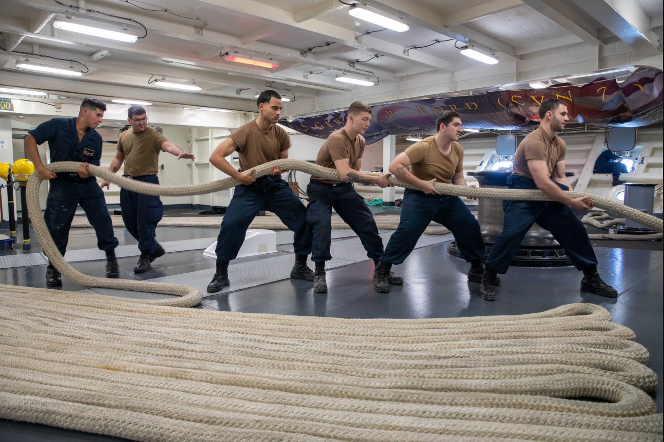 מתכוננים לעגון - נושאות המטוסים ג'רלד פורד