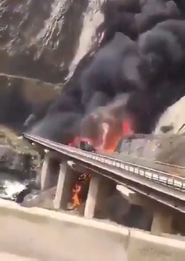 45 עולי רגל נהרגו בהתנגשות בין אוטובוס למכלית דלק בסעודיה | תיעוד