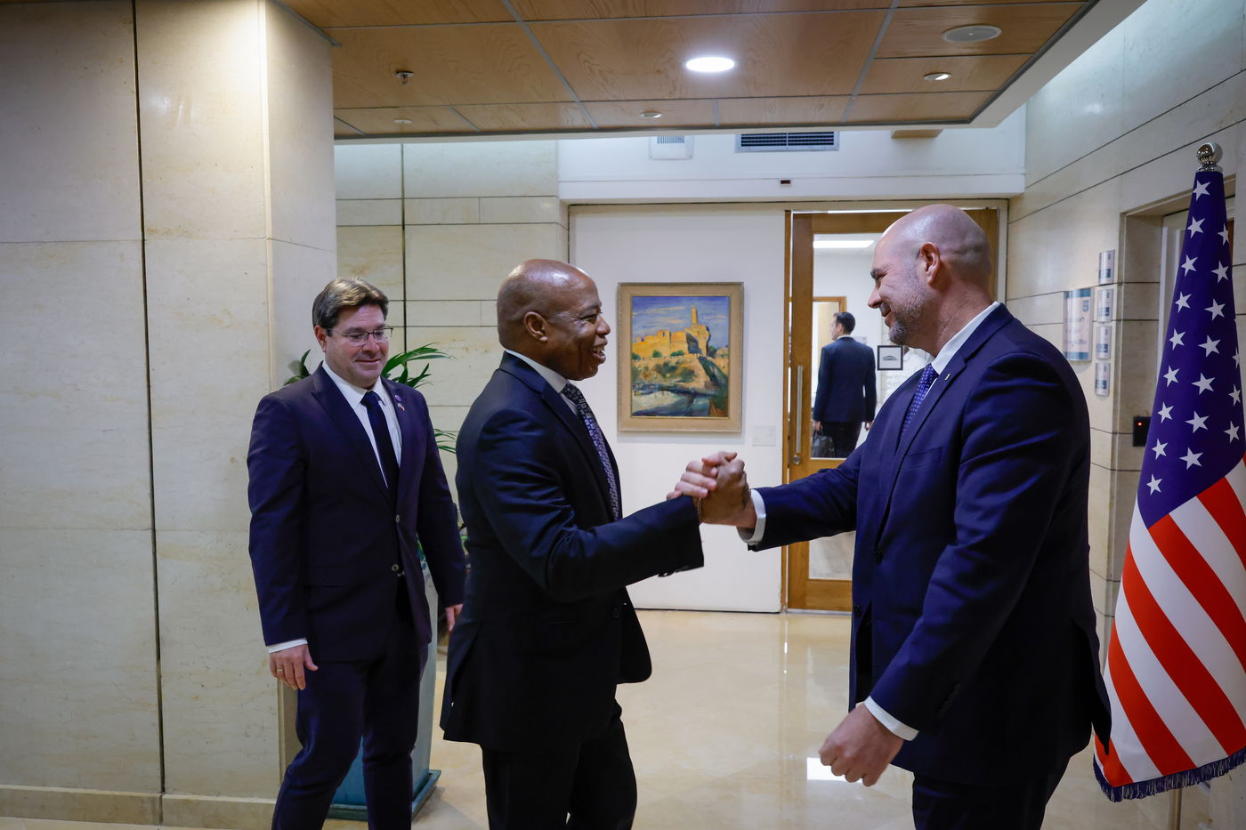 כולם על הרגליים: כך התקבל ראש העיר ניו יורק אריק אדמס בכנסת | צפו