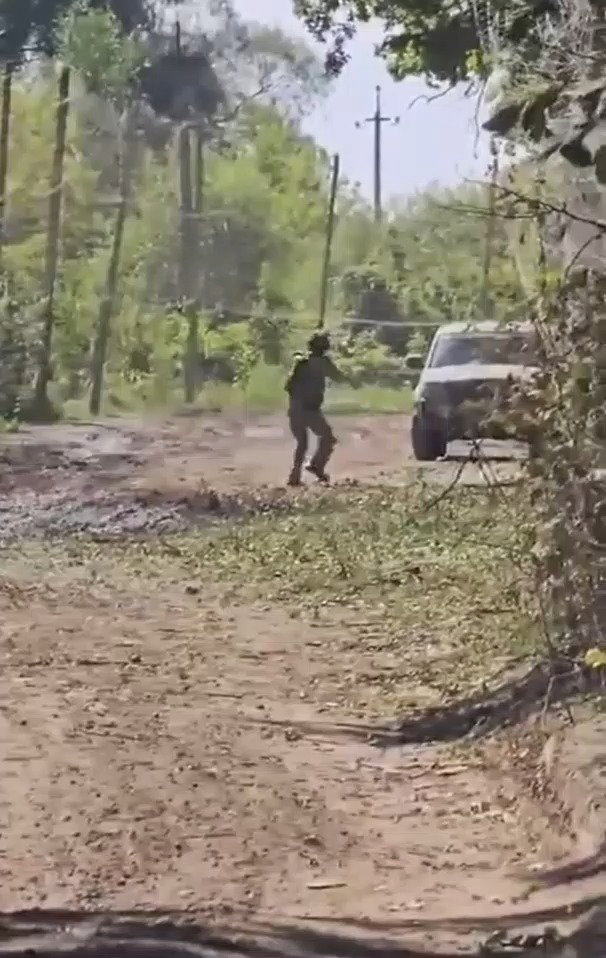 הקרב הצמוד בין חייל אוקראיני לבין הרחפן