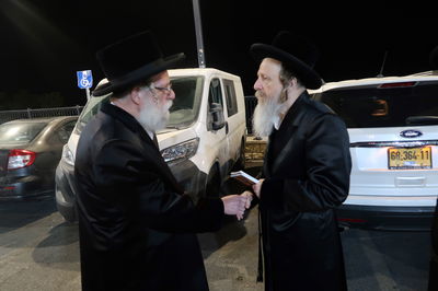 האדמו"ר משאץ דרהאביטש עם האדמו"ר מדז'יקוב ויז'ניץ במירון